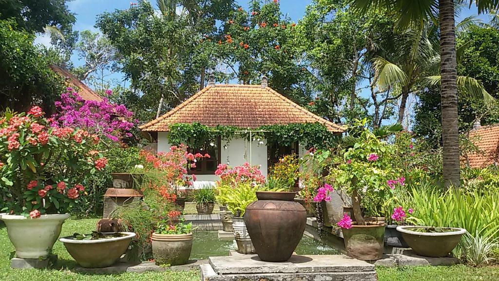 Bukit Asri Lodge Seraya Exterior foto