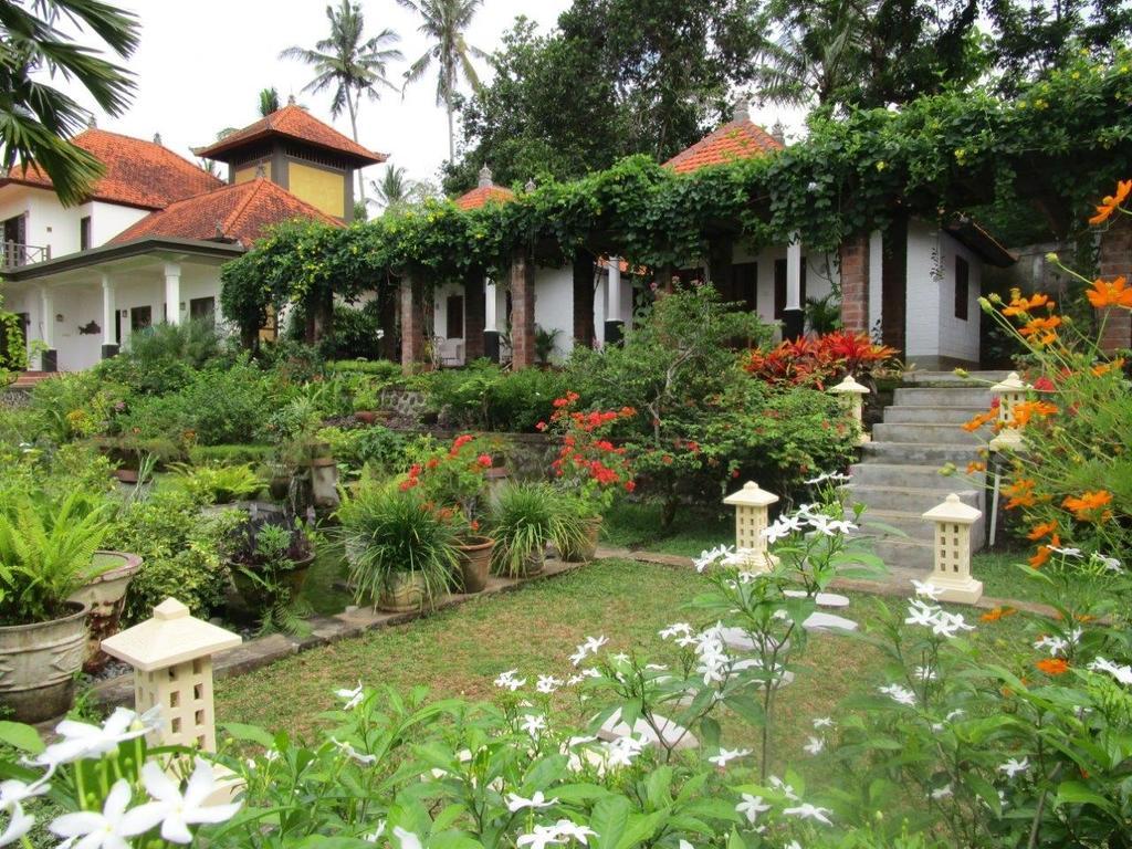 Bukit Asri Lodge Seraya Exterior foto